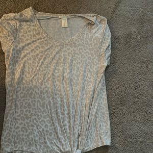 Women loose tee shirt. (cheetah print)
